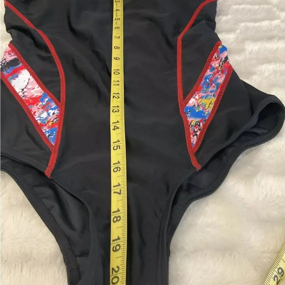 Attracosports‎ Women’s Sport Swimsuit Size Small UPF50